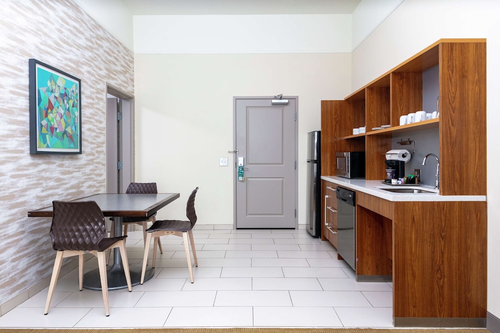 Suite, 1 King Bed, Accessible (Roll-in Shower) - Photo 2