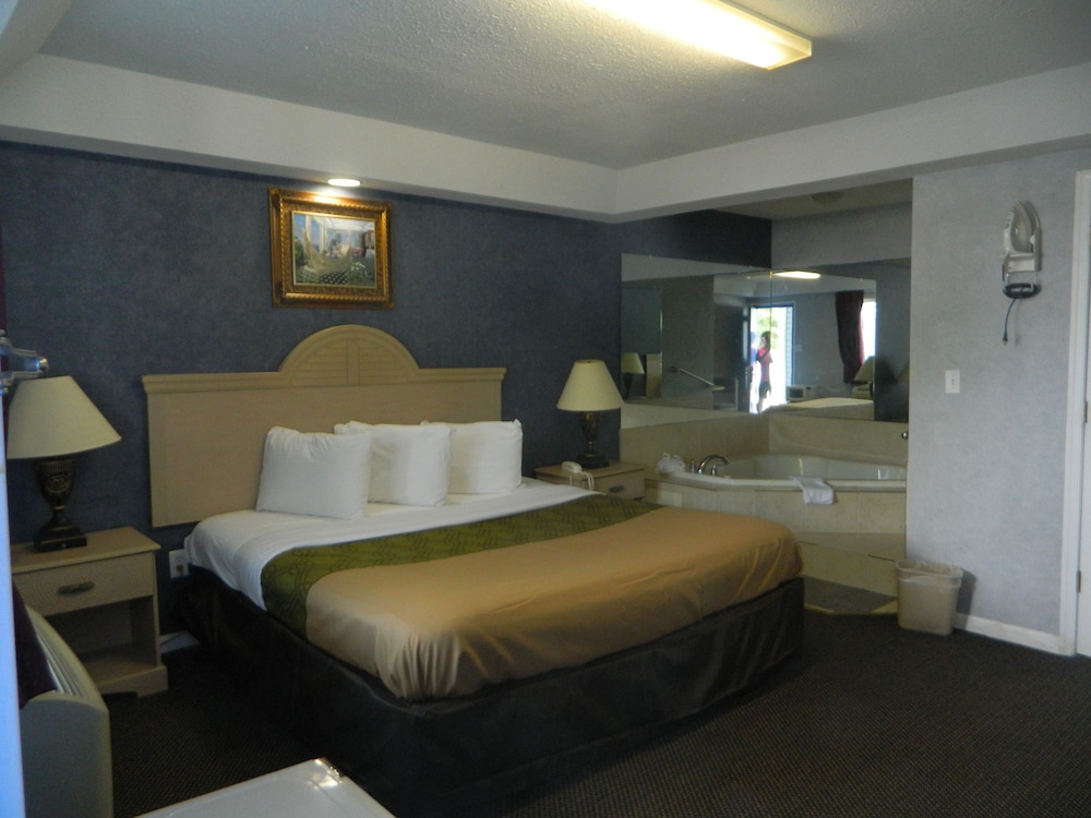 Room, 1 King Bed, Jetted Tub photo 1