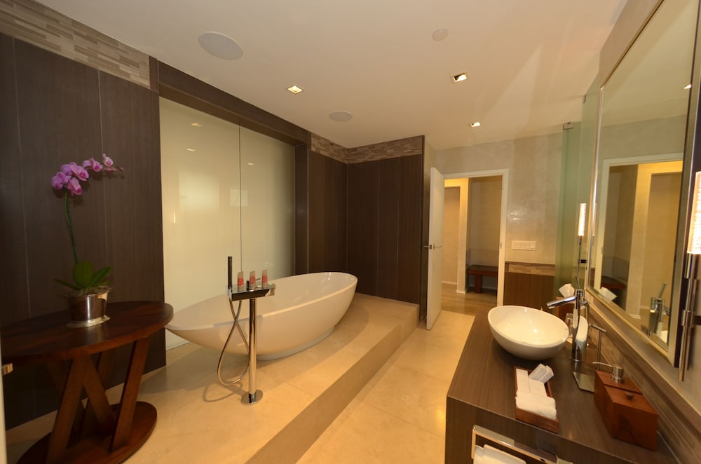 Junior Penthouse Suite photo 3