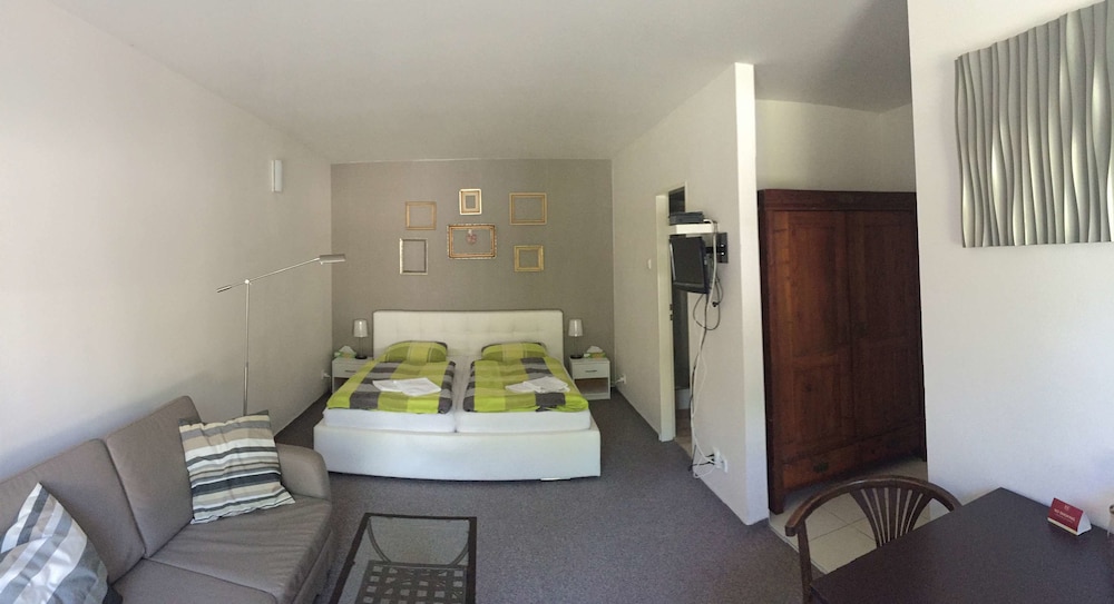 Deluxe Double Room, 1 Double Bed, Terrace, Garden View