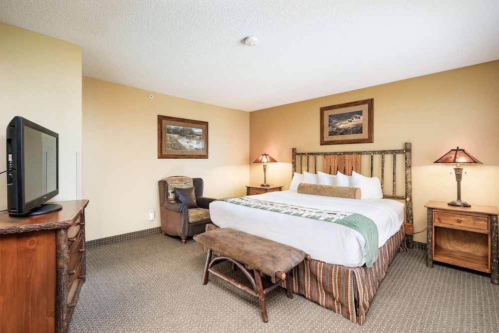 Suite, 1 King Bed, Non Smoking, Jetted Tub (Woodland Mist Room) photo 1