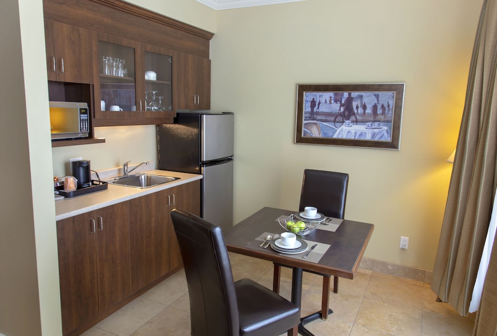 Deluxe Suite, 1 King Bed with Sofa bed