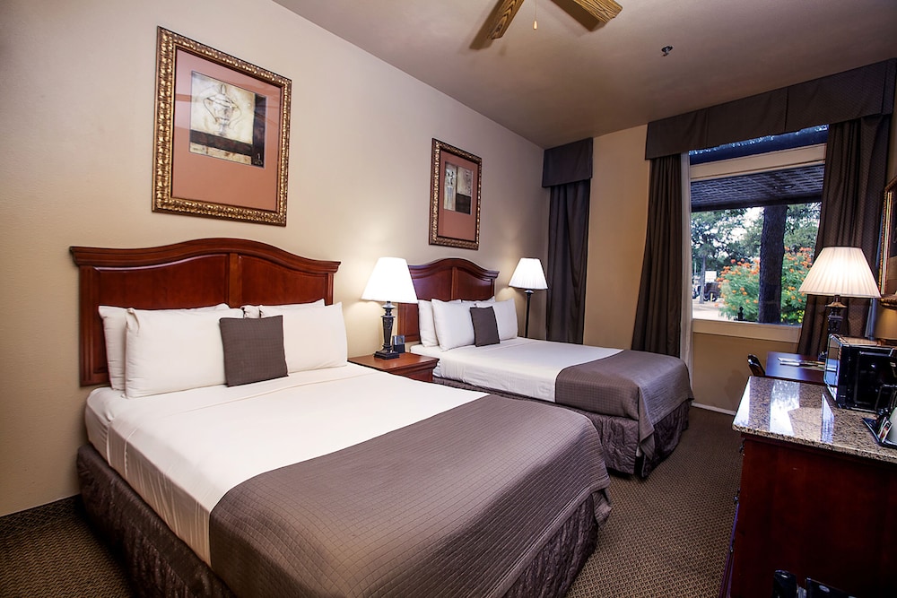 Room, 2 Queen Beds, Jetted Tub - Photo 1