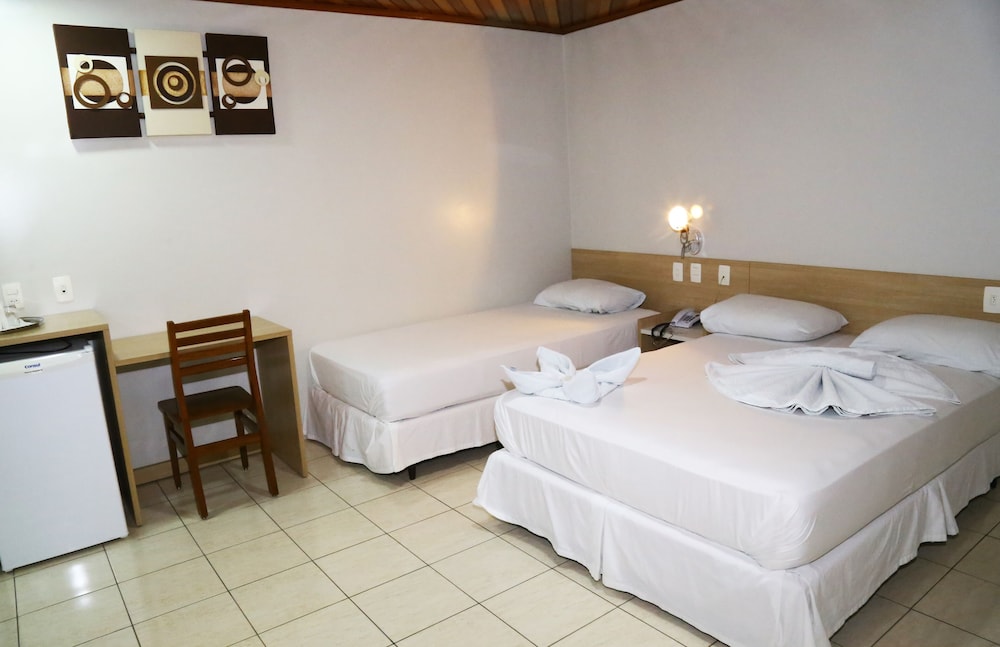 Triple Room, Multiple Beds (Anexo 2)
