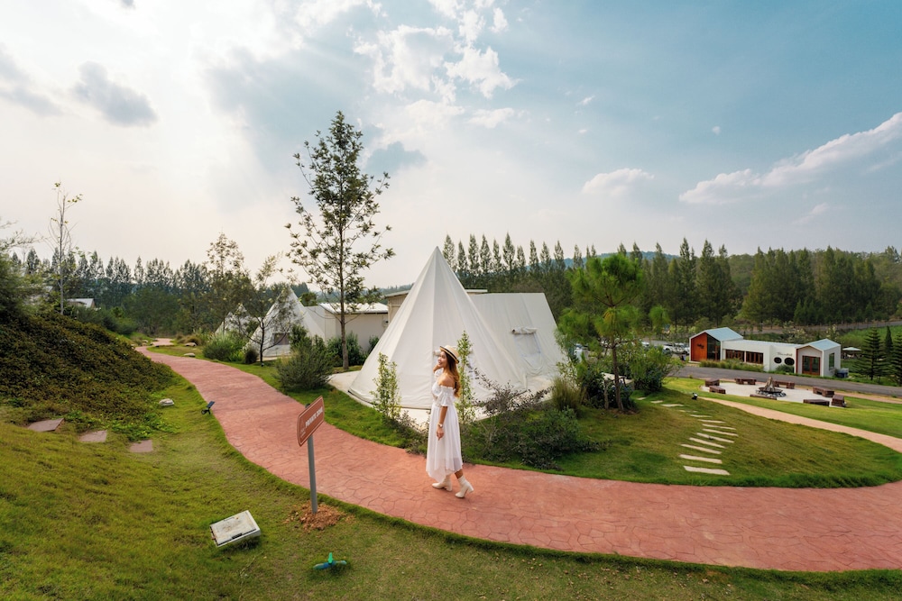 Signature Tent photo 3