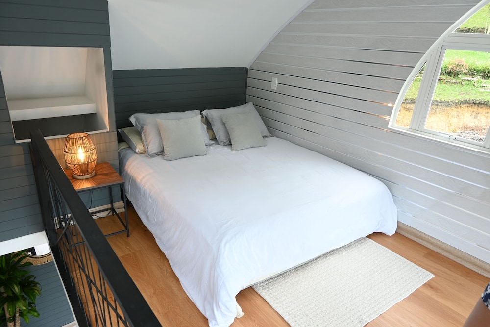 Panoramic Cabin, Lake View, Overwater photo 1