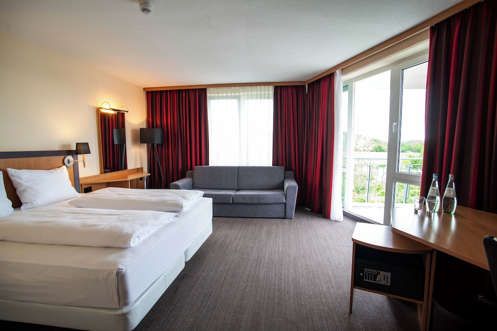 Comfort Room, 1 Queen Bed, Balcony (with Sofabed)