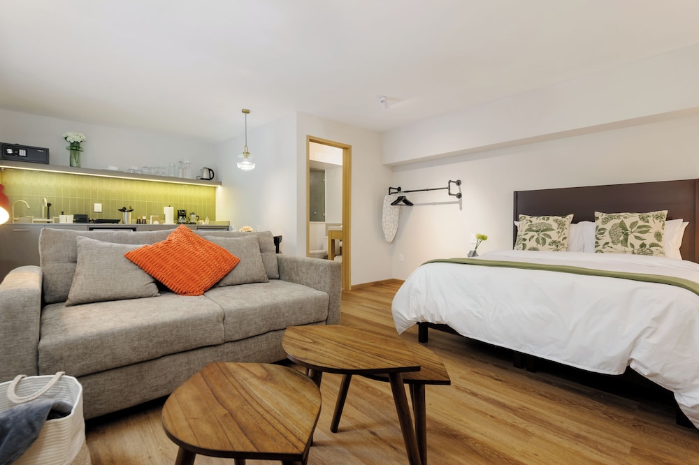 Comfort Studio, 1 Queen Bed with Sofa bed, Courtyard View