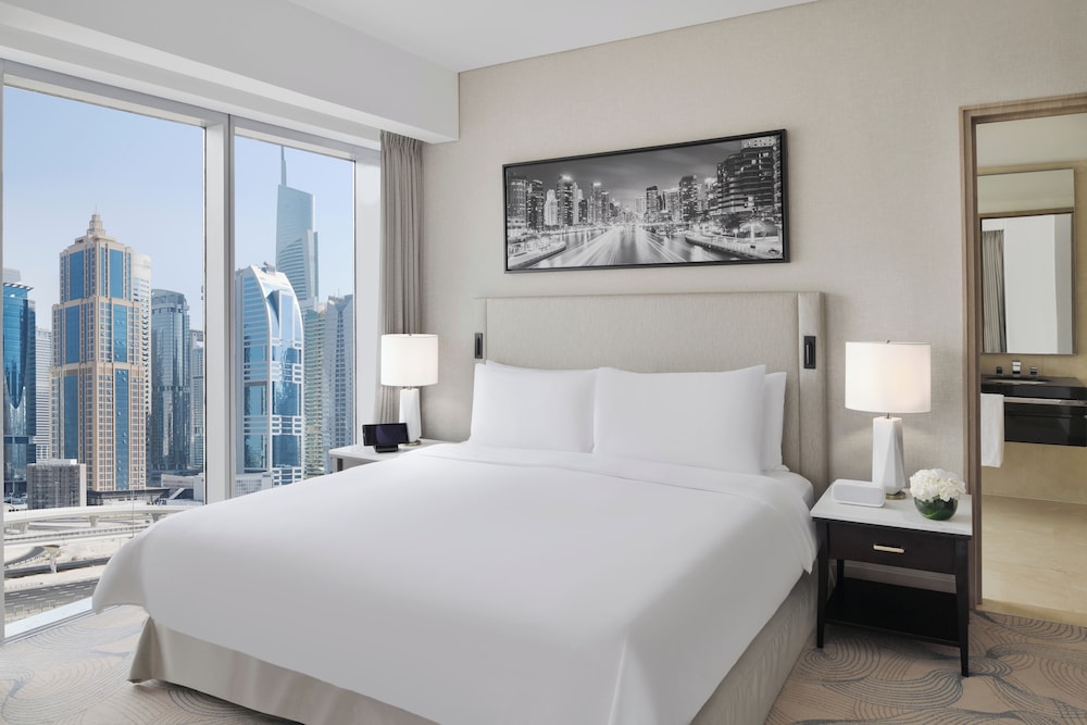 Premier Suite, 1 King Bed with Sofa bed, City View thumbnail 5