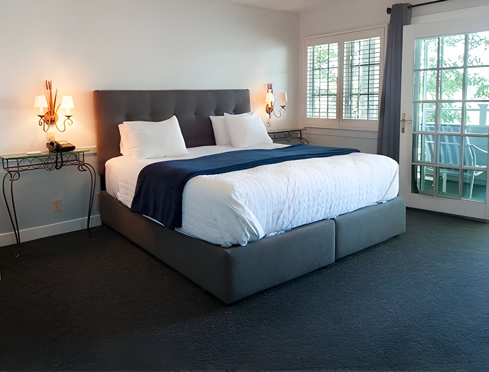 Cottage, 1 King Bed, Fireplace, Lakeside
