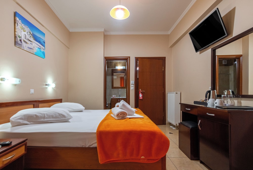 Double or Twin Room - Photo 3