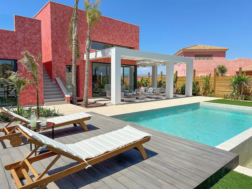Luxury Villa, 4 Bedrooms