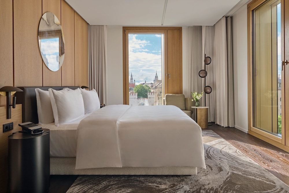 Suite, 1 Bedroom, City View