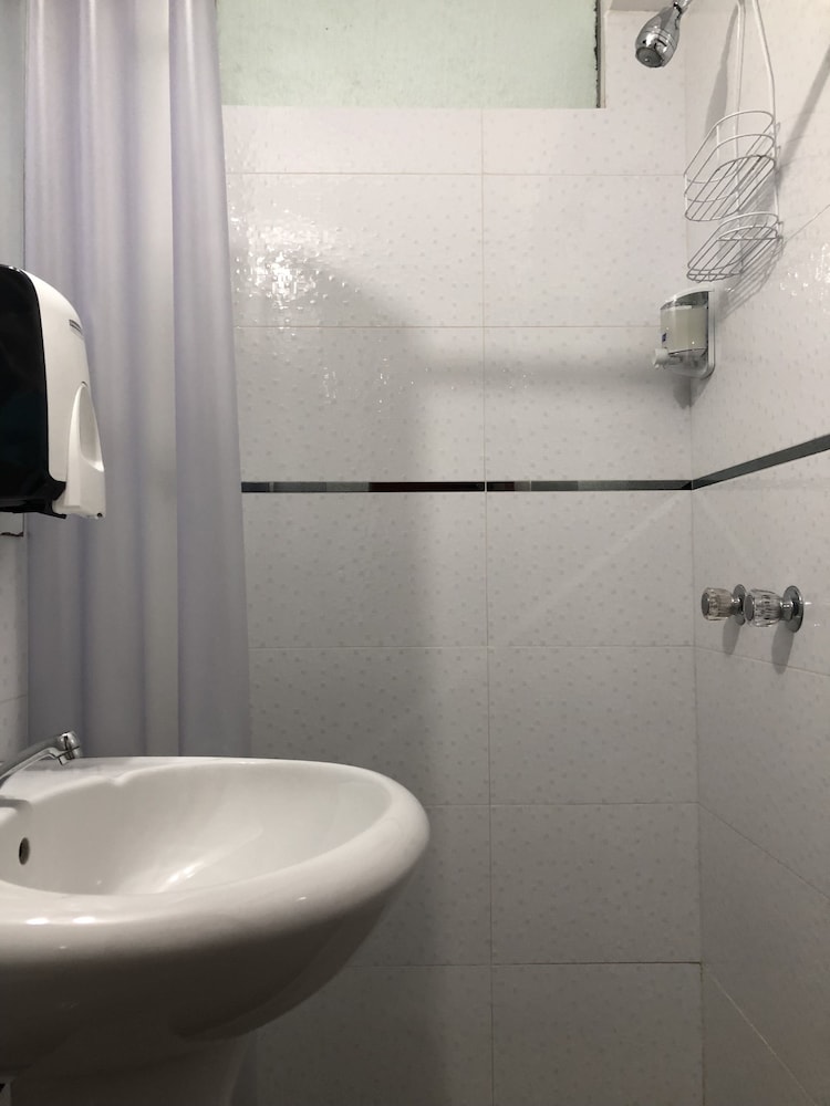 Basic Twin Room, Non Smoking photo 3