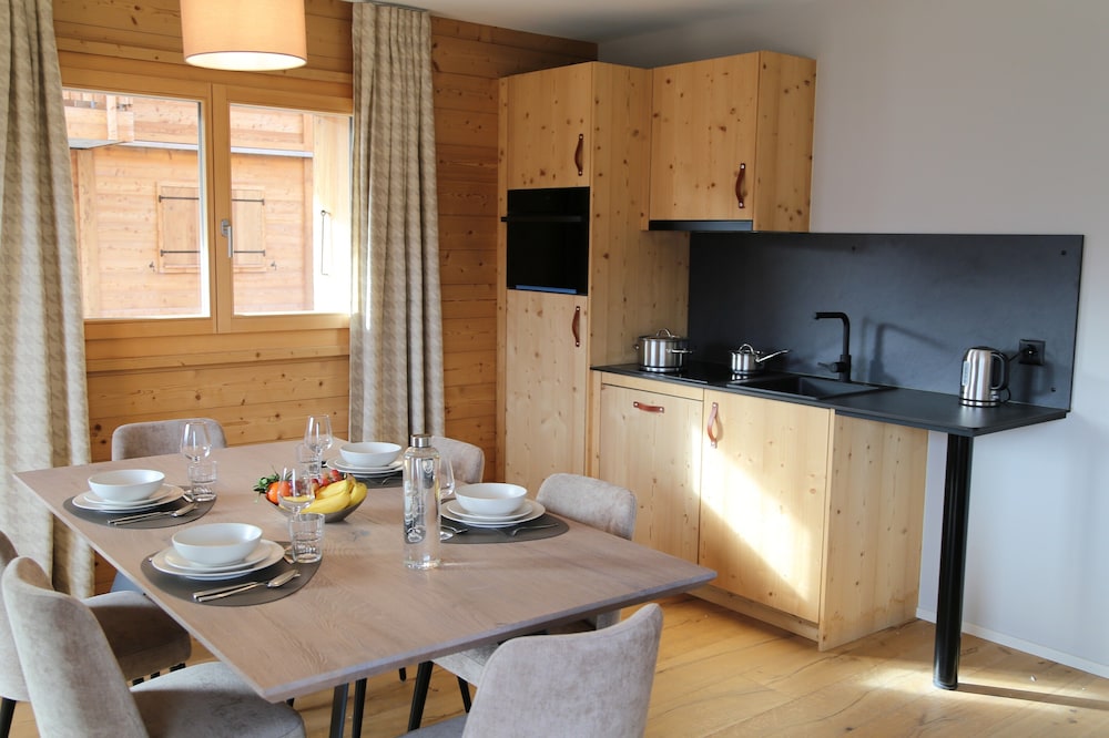 Suite, 1 King Bed with Sofa bed, Mountain View