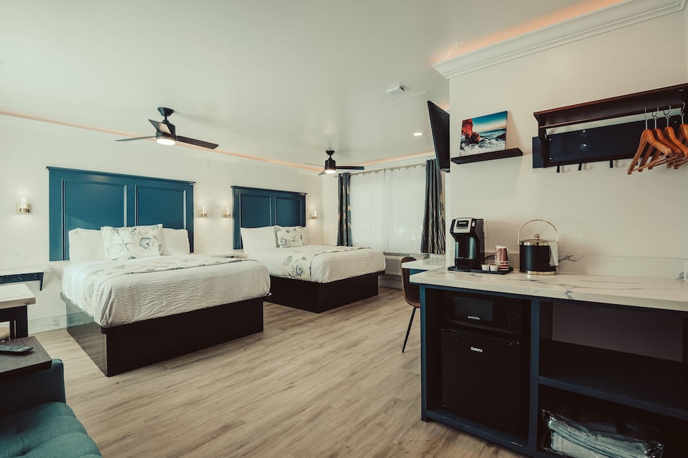 Deluxe Two Queen Suite - No Pets, Non-Smoking
