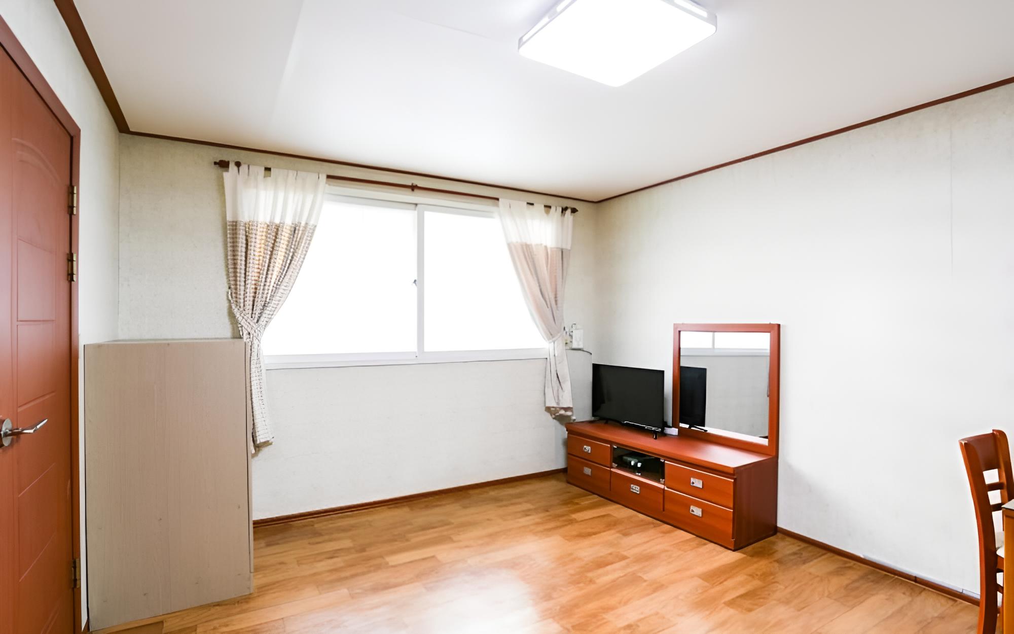 Room (Coral) photo 3
