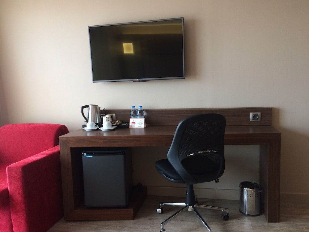 Business Room, 1 King Bed with Sofa bed, Smoking, Corner