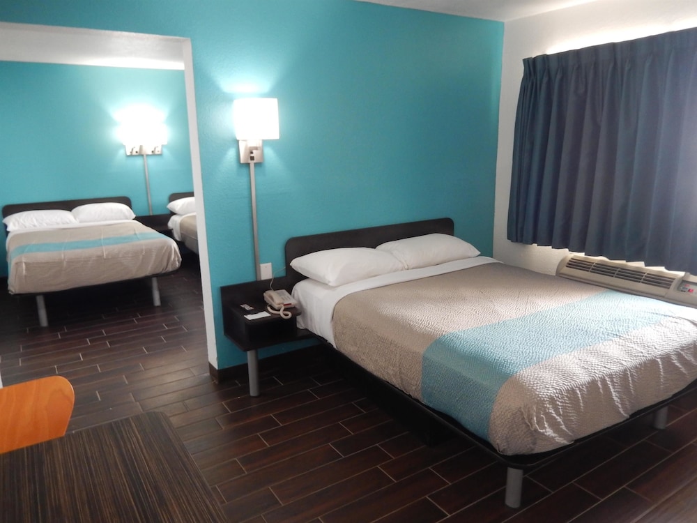 Standard Room, Multiple Beds, Non Smoking, Kitchenette - Photo 1
