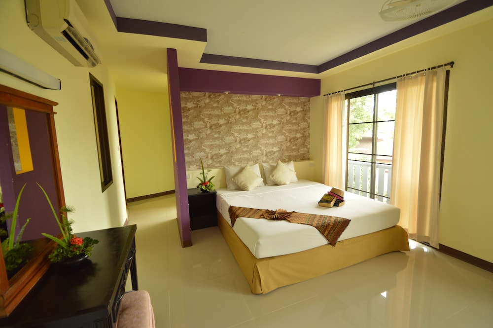 Deluxe Family Room - Photo 1