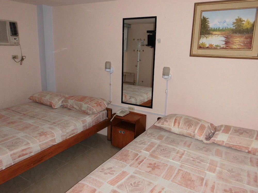 Standard Quadruple Room, 2 Double Beds photo 1
