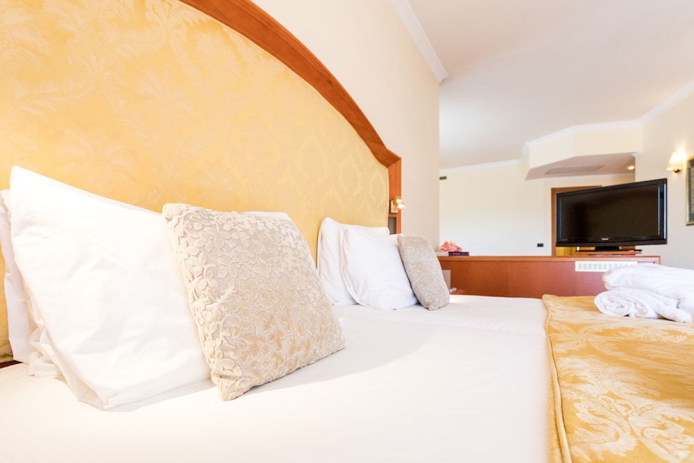 Junior Triple Room, Terrace - Photo 11