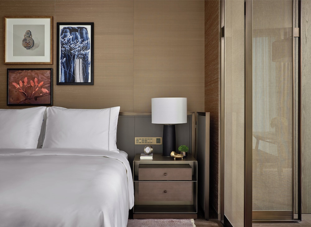 Deluxe Room, 1 King Bed, River View - Photo 1