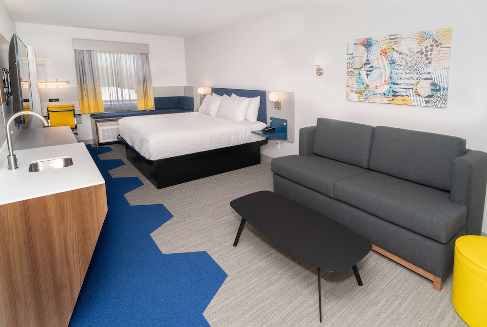 Studio Suite, 1 King Bed, Non Smoking - Photo 2
