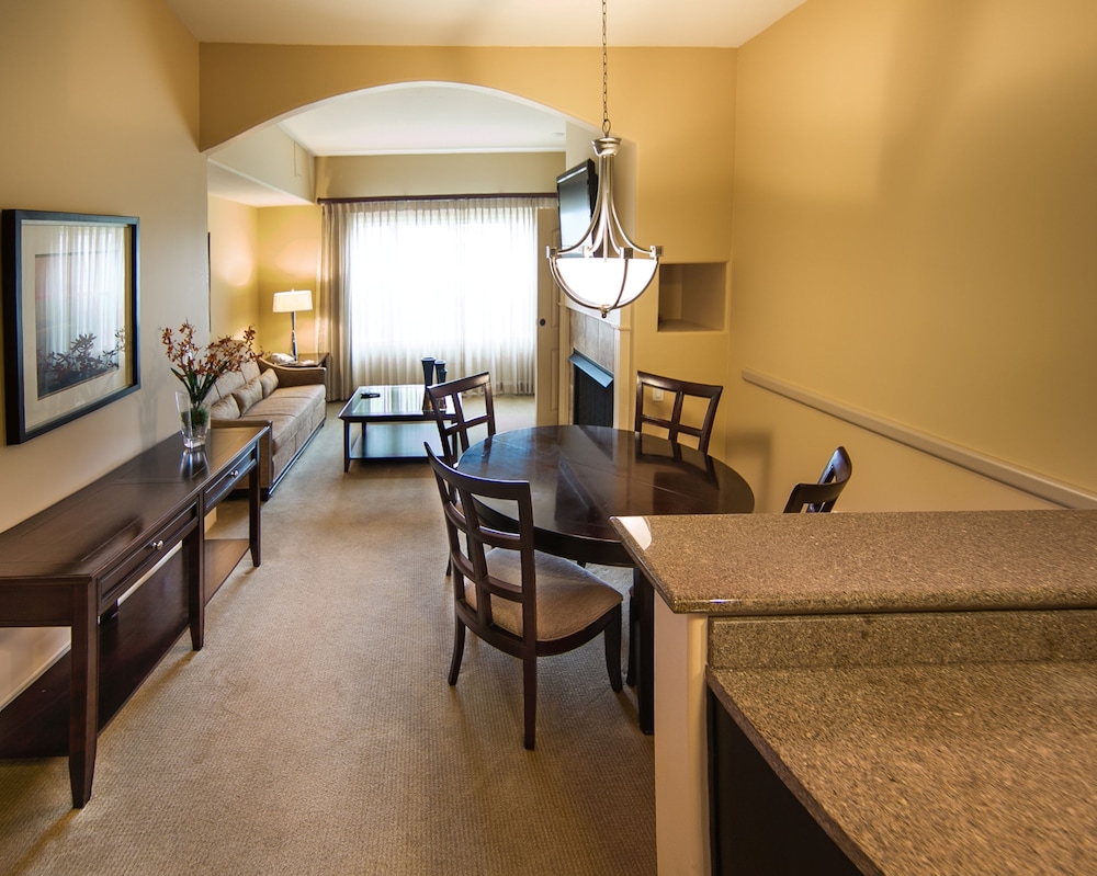 Suite, 2 Bedrooms, Kitchen photo 2