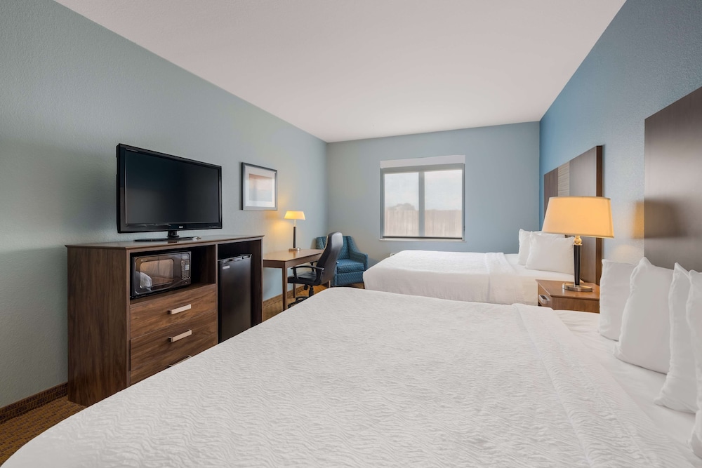 Standard Room, Multiple Beds, Accessible, Refrigerator & Microwave photo 2