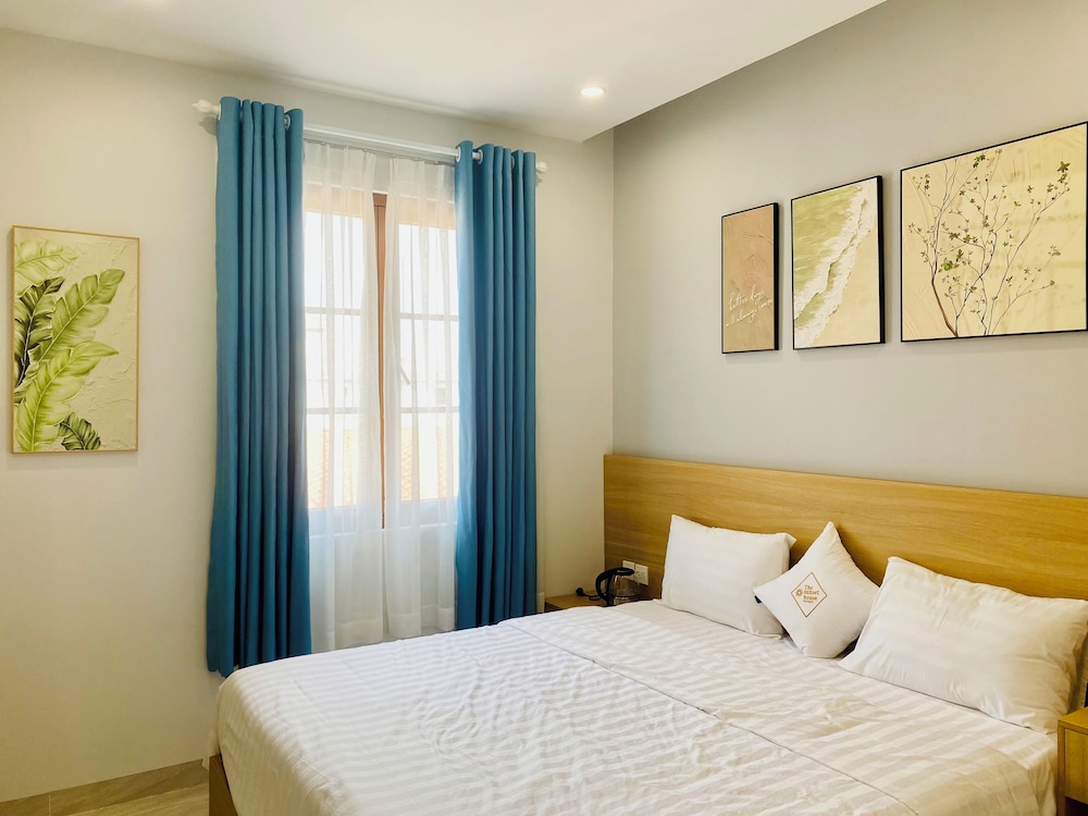 Standard Room, 1 King Bed, City View