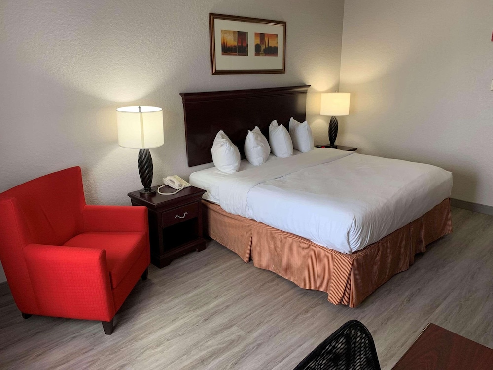 Room, 1 King Bed, Non Smoking - Photo 2