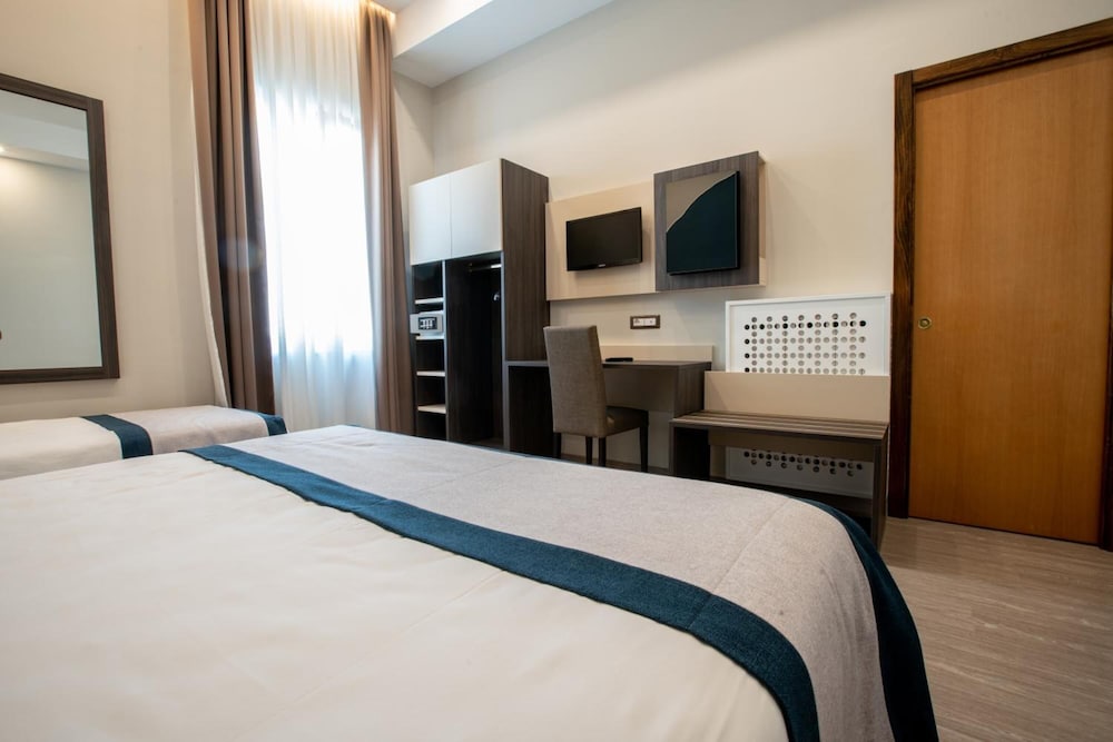 Comfort Double or Twin Room, Partial Sea View photo 3