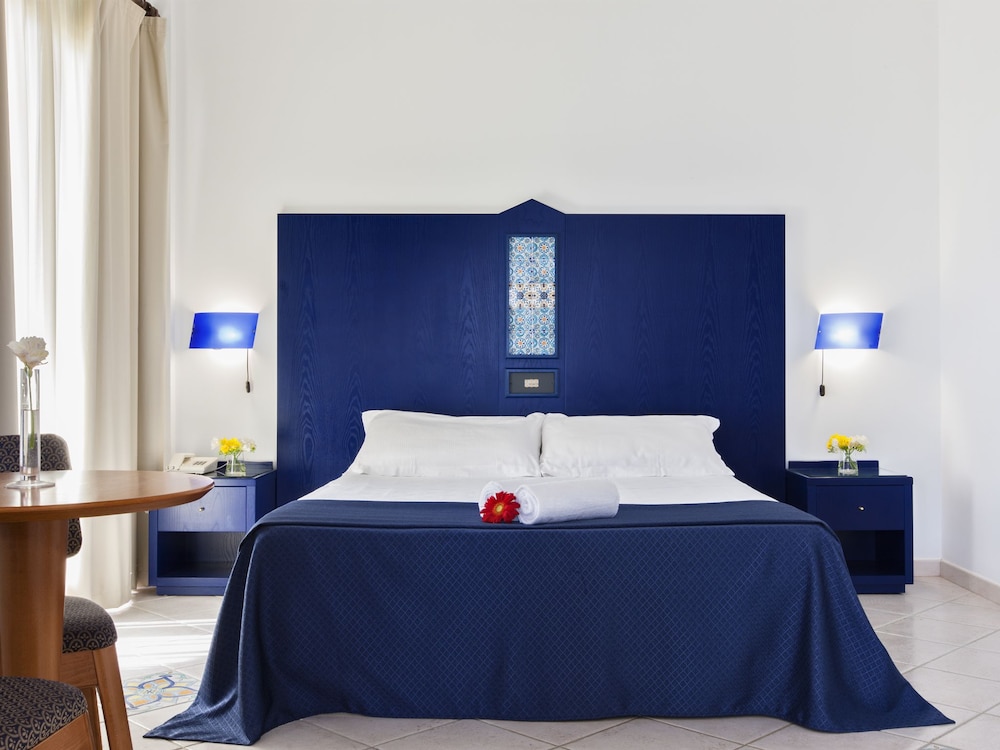Classic Quadruple Room, 2 Double Beds photo 1