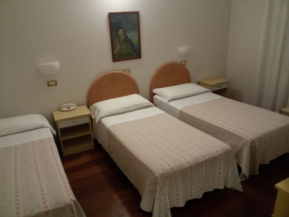 Triple Room - Photo 2