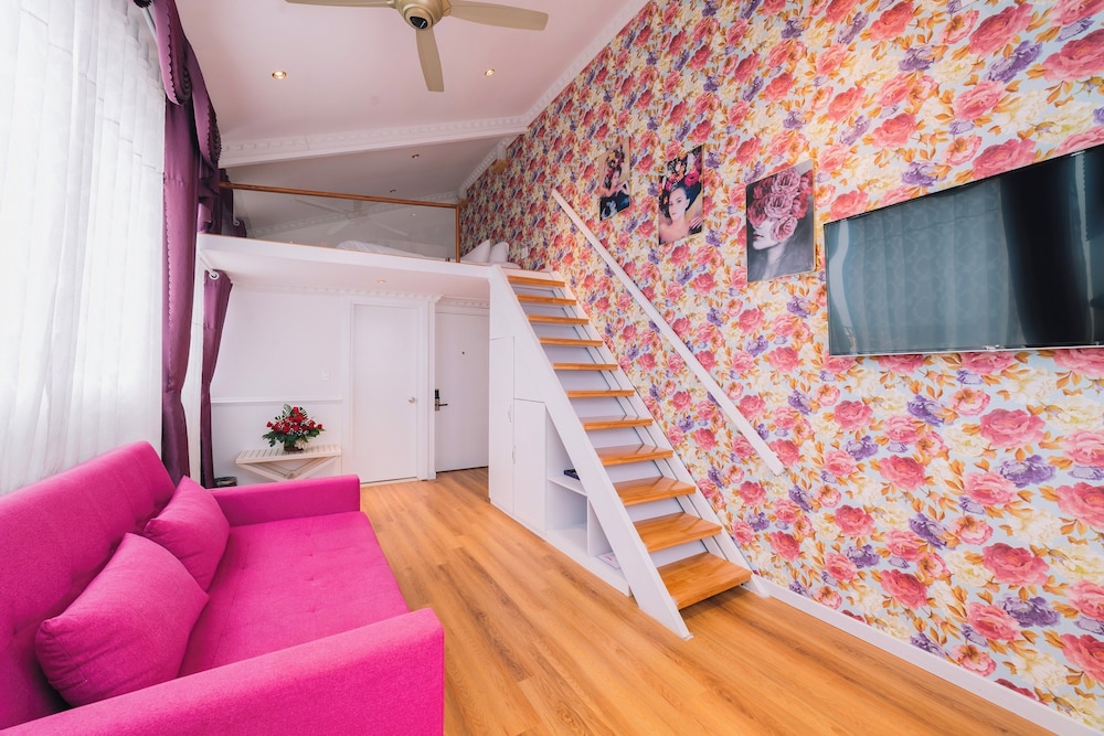 Deluxe Studio, City View - Photo 5