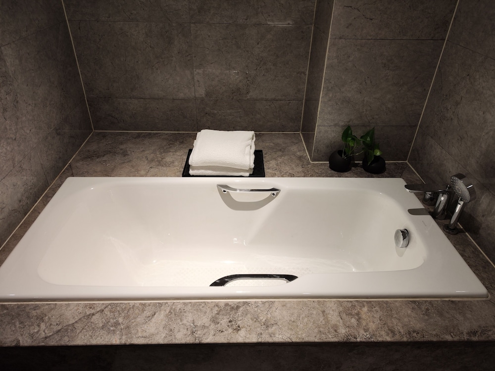 Deluxe Suite Room - Photo 11