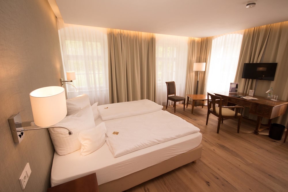 Family Suite (2 matresses in bed frame) photo 2