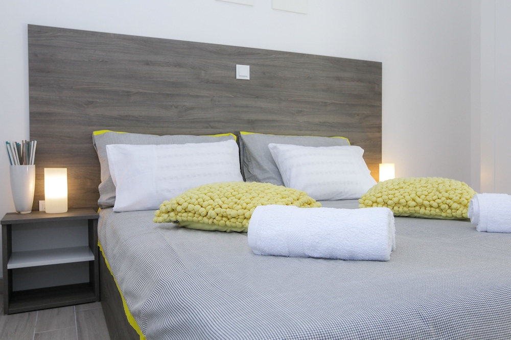 Deluxe Apartment, 2 Bedrooms, Balcony, Pool View (A1)