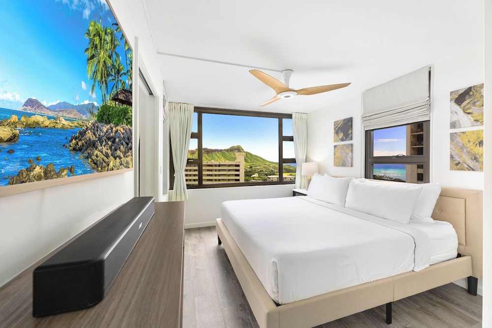 Premium Remodeled Condo with Ocean View and Parking: Premium Apartment, 1 King Bed with Sofa bed, Ocean View (WB 2713 T1) photo