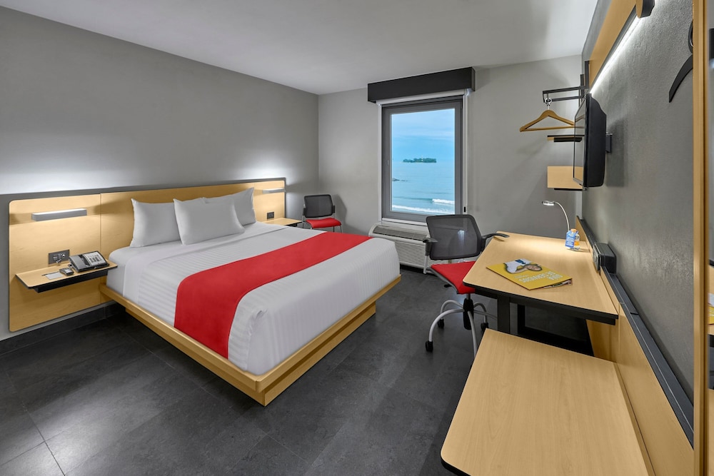 Room, 1 Queen Bed (View) - Photo 2