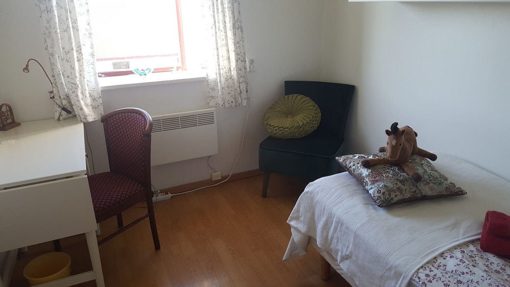 Economy Single Room, Shared Bathroom (Room 5) photo 2