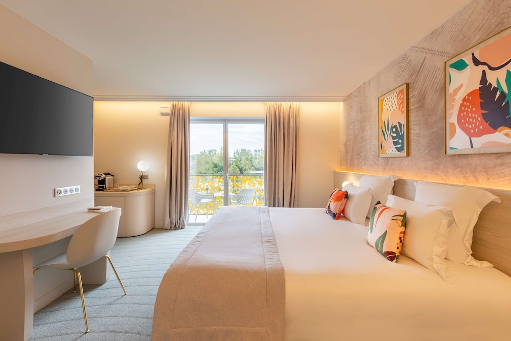 Exclusive Room, 1 King Bed, Non Smoking, Balcony (Twin bed on request) - Photo 1