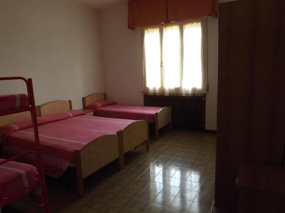 Basic Triple Room photo 3