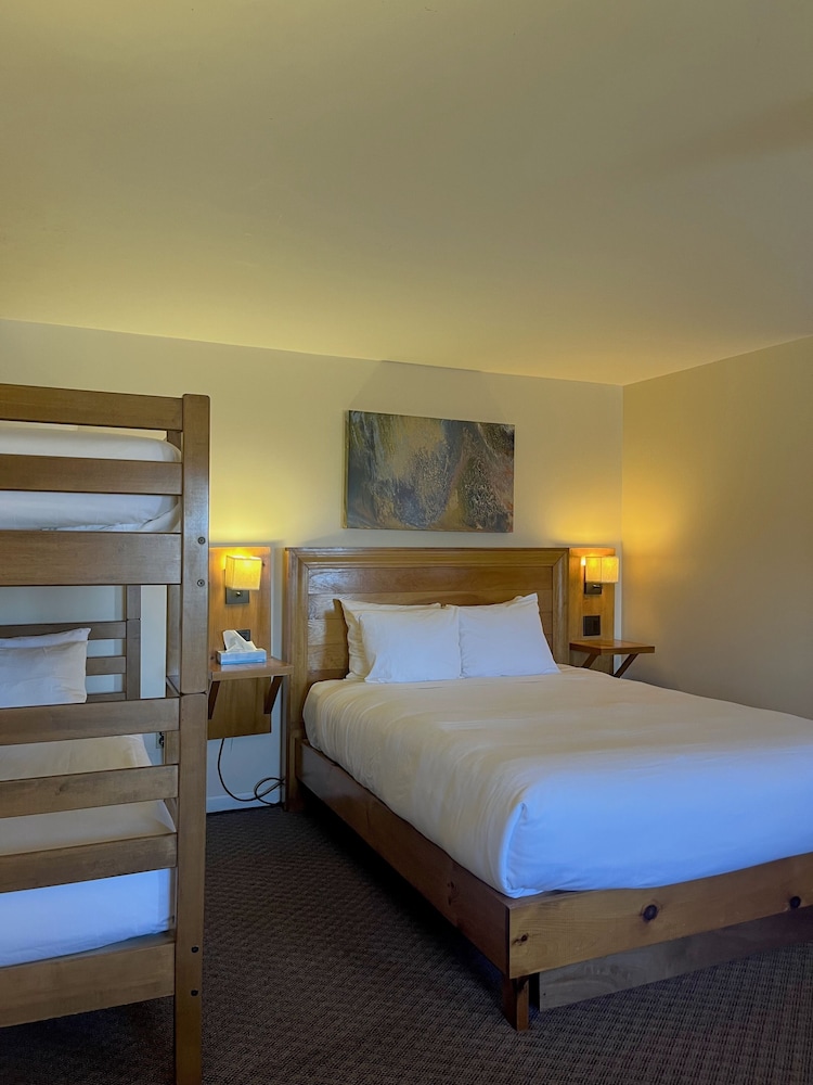 Queen/Bunk Suite w/patio
