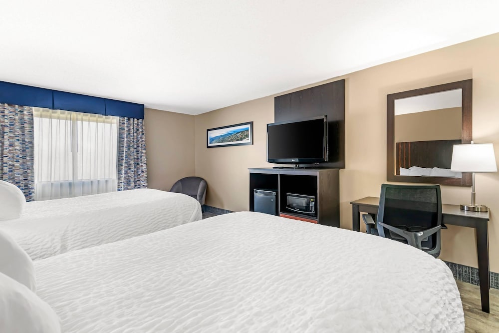 Suite, 2 Queen Beds, Non Smoking - Photo 2