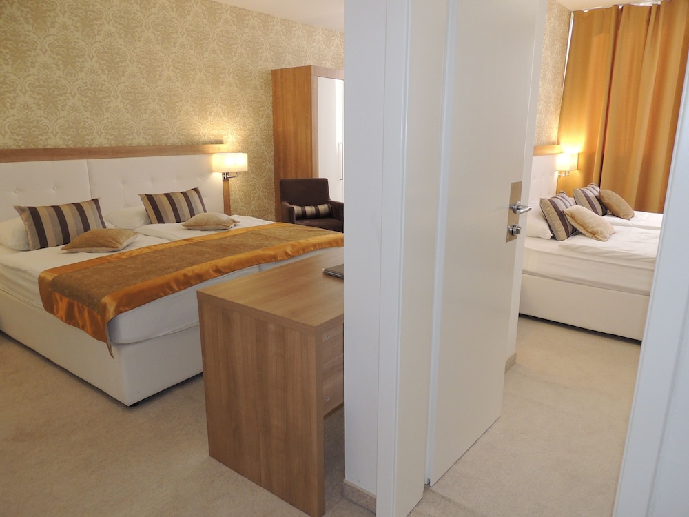 Family Double Room, 1 King Bed