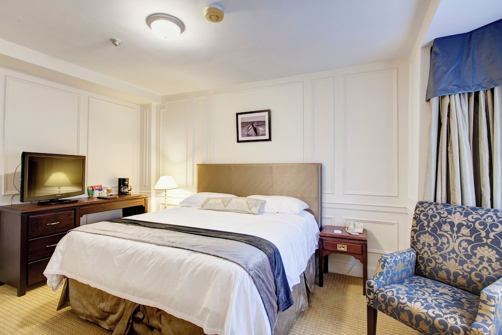 Basin View Room with Queen Bed - Photo 1