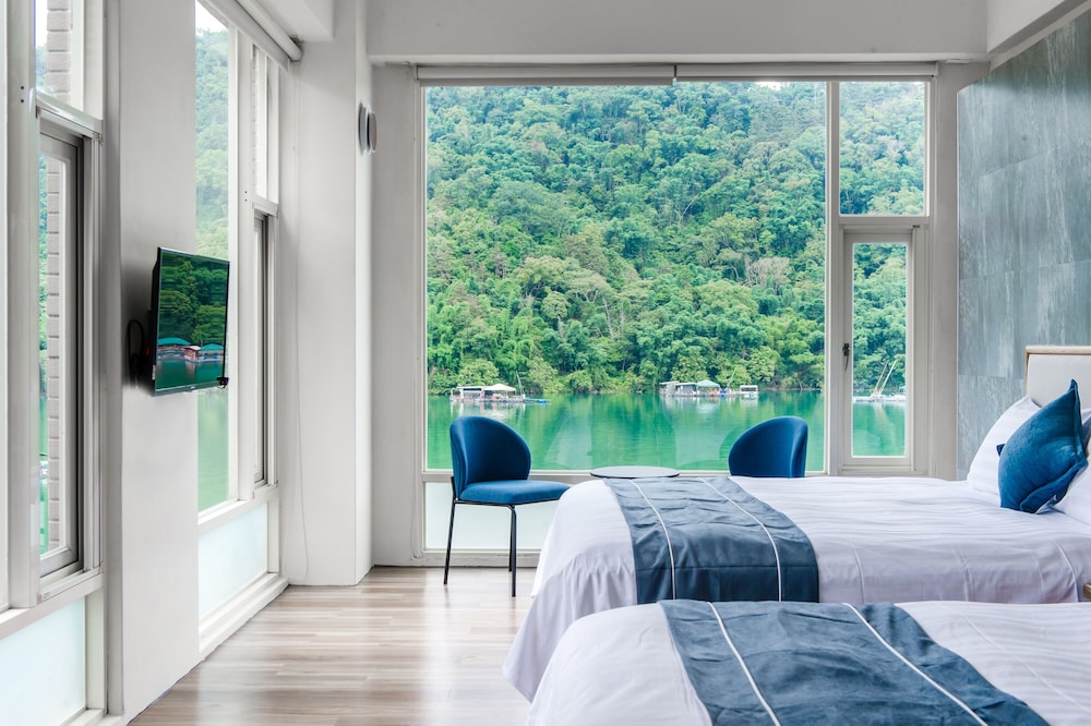 Superior Quadruple Room, Lake View - Photo 14