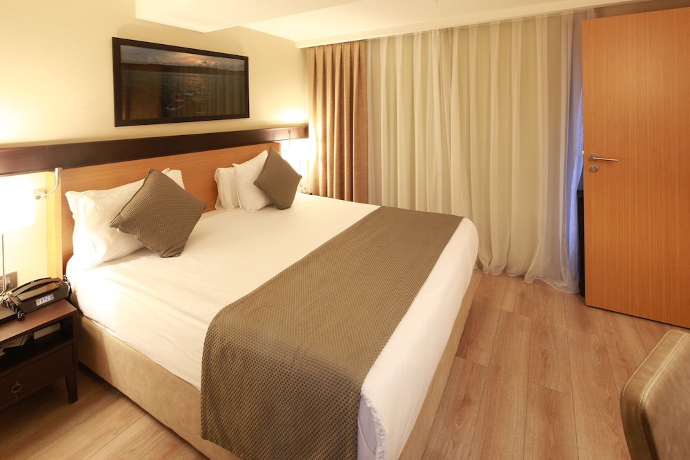 Economy Room